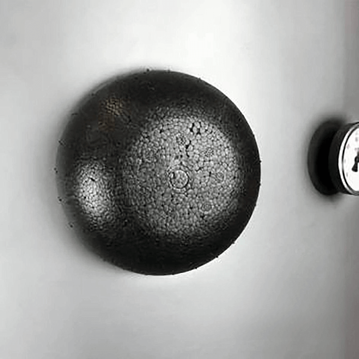 Hemisphärischer pufferspeicher isolierstopfen mit zoll anschlüssen und schlüssellochmechanismus