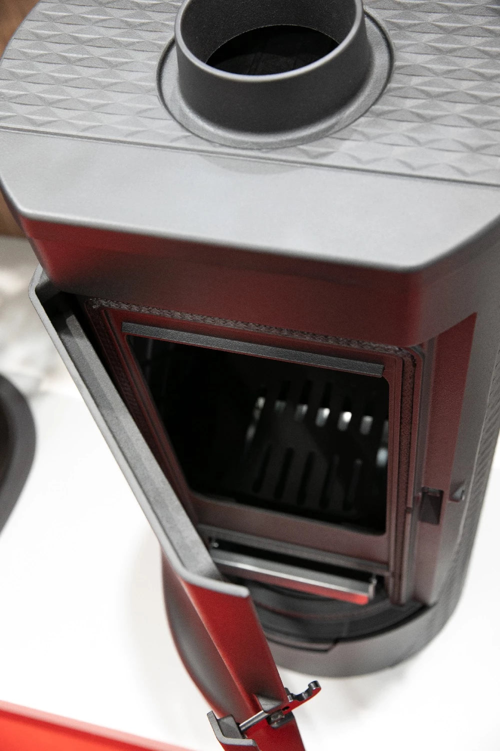 Plamen Tara designerkamin i gjutjärn – oberoende av rumsluft