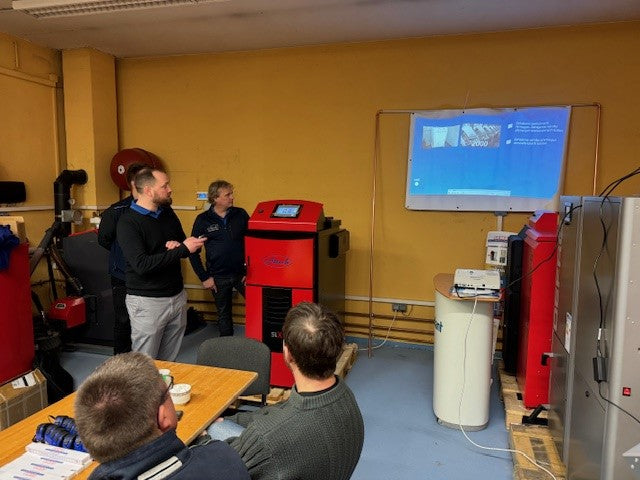 Indoor-Trainingseinheit mit Attack SLX Kombikessel 20 kW für Holz und Pellets